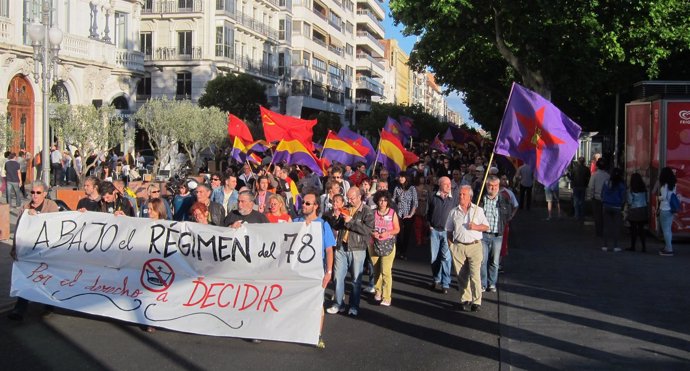 Cientos de personas se manifiestan en Valladolid por la República