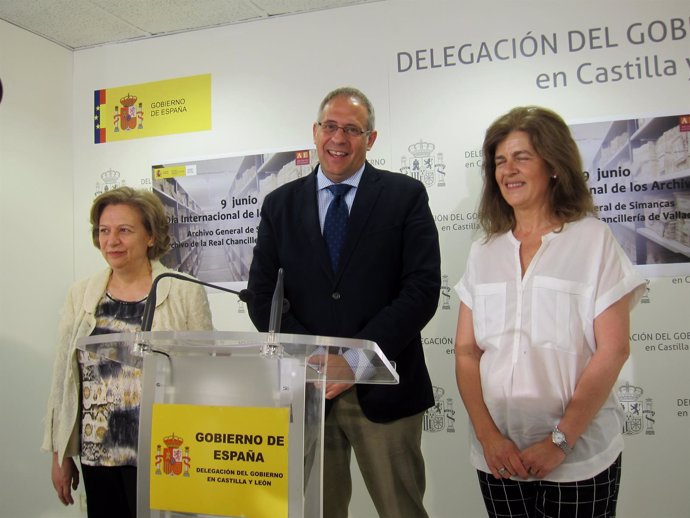 Julia Rodríguez (izda), Martínez Bermejo y Cristina Emperador. 