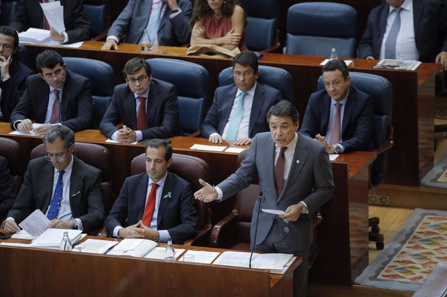 Ignacio González, Salvador Victoria y Enrique Ossorio en la Asamblea de Madrid