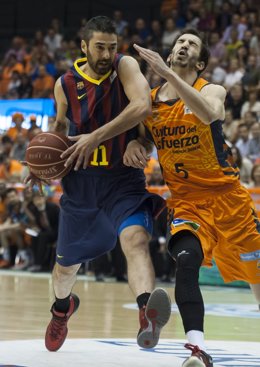 Juan Carlos Navarro y Pau Ribas en el FC Barcelona - Valencia Basket
