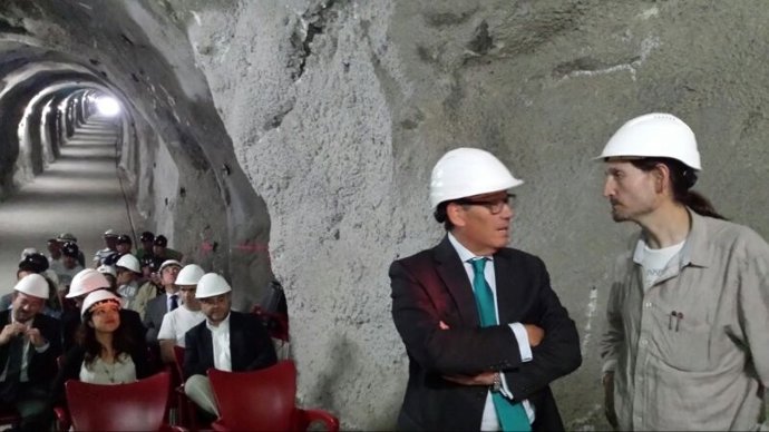 Arturo Aliaga visita el Museo Minero de Escucha.