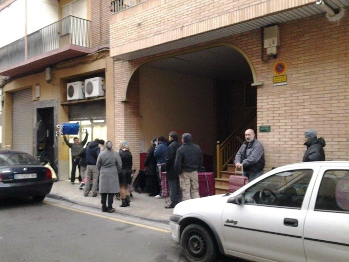 Reparto de alimentos a personas sin recursos.