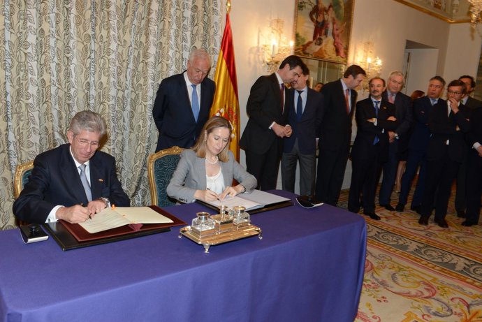 La ministra de Fomento, Ana Pastor, y su homólogo mexicano