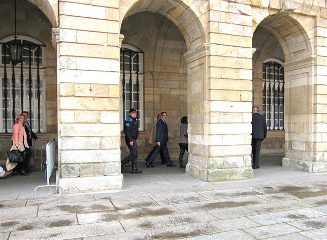 Angel Currás abandona el Ayuntamiento de Santiago tras presentar su dimisión