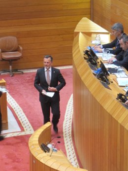 Agustin Hernández en el pleno del Parlamento