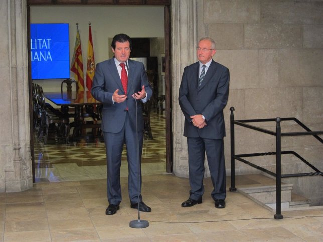 Císar y Aguado atienden a los medios en el Palau de la Generalitat