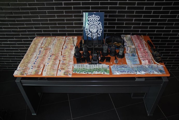 Material dinero efectos recuperados en operción policial contra robos por butron