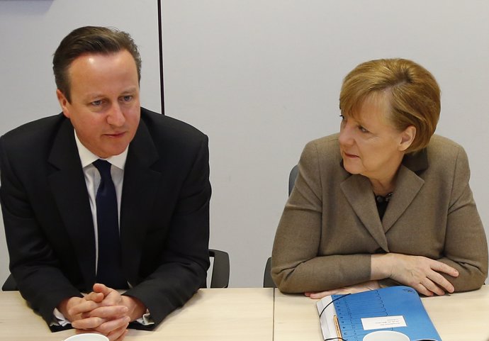 El Primer Ministro británico David Cameron y la canciller Angela Merkel