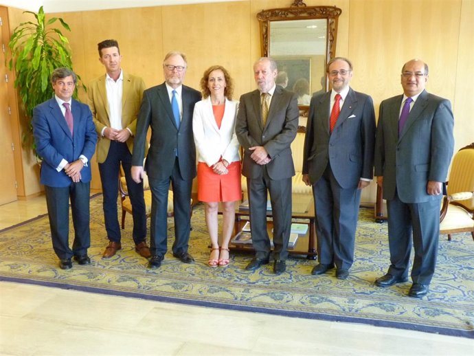 Firma del convenio entre el Cuerpo Consular de Sevilla y la Diputación
