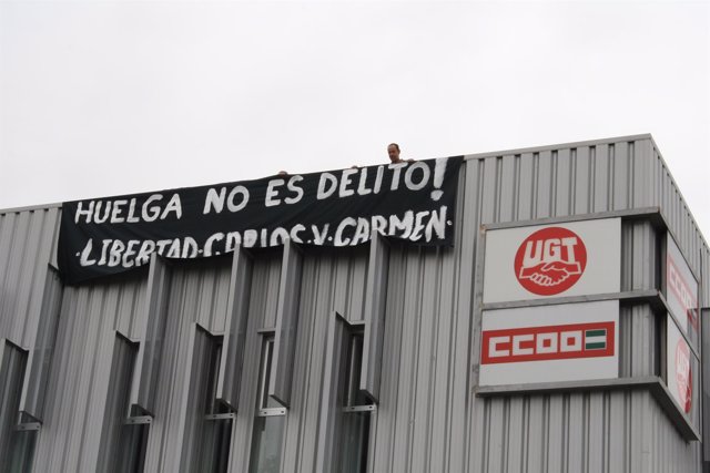 Pancarta en el edificio sindical