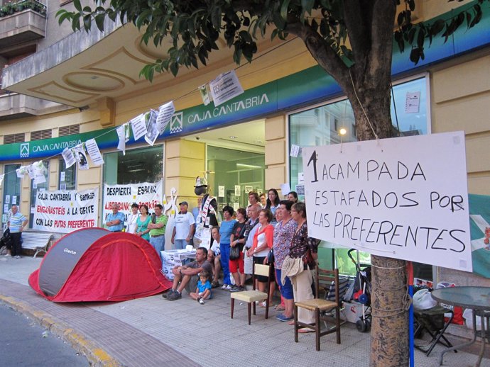 Acampada de preferentistas en Castro Urdiales