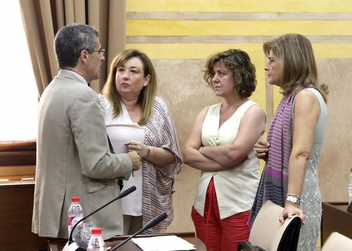 Las tres portavoces de PP-A, PSOE e IULV-CA en la comisión