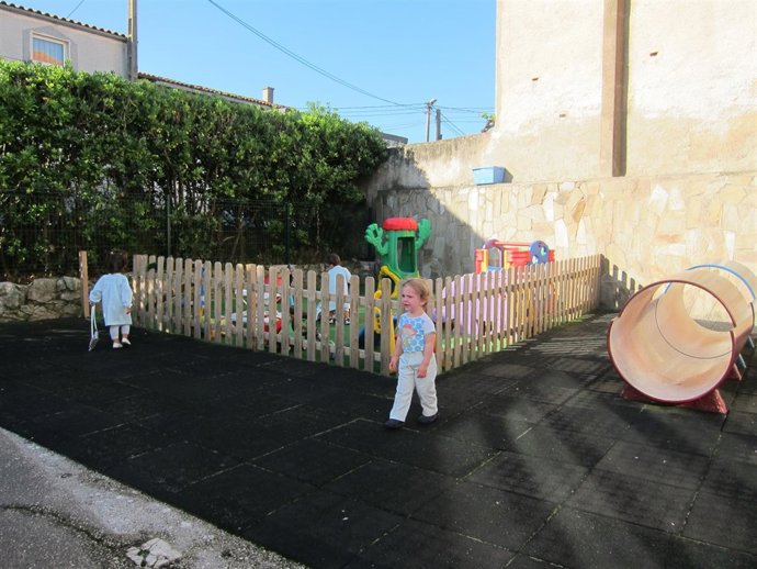 Niño, llanto, patio, juegos, curso, recreo
