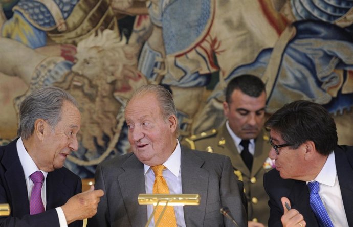 Rey juan carlos cotec humor intacto aqui seguimos los viejos rockeros