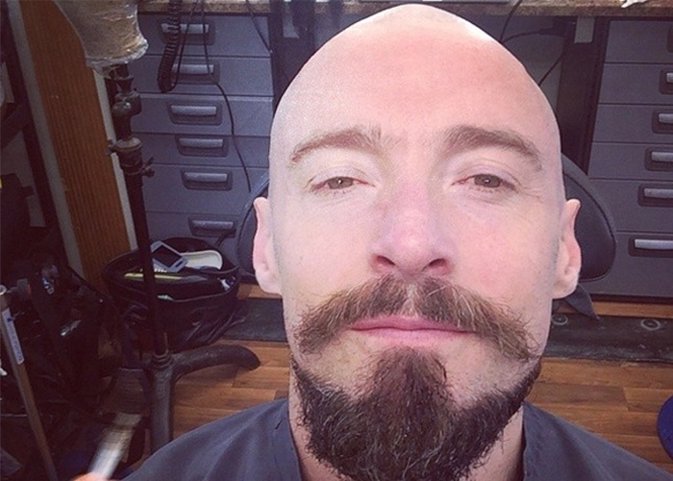 CALVO EL ACTOR HUGH JACKMAN SE RAPA LA CABEZA 