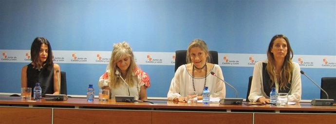 De izq.  A drcha, Fely Campo, María Lafuente, Rosa Méndez y Estefanía Luyk