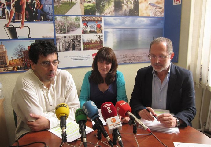 Bustos, Sánchez y Saravia en una rueda de prensa