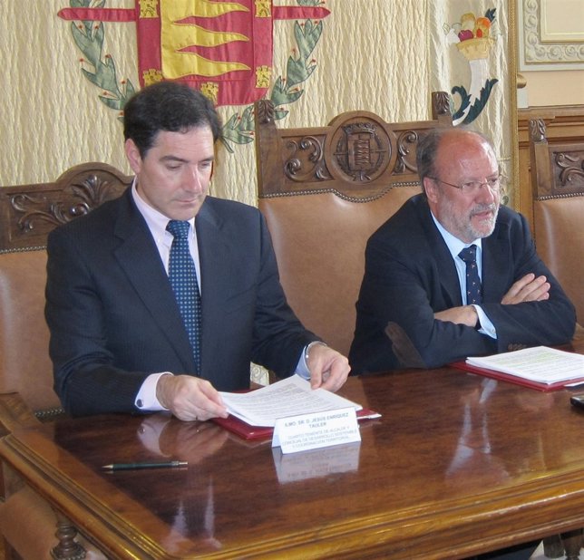 Jesús Enríquez Junto A Javier León De La Riva 