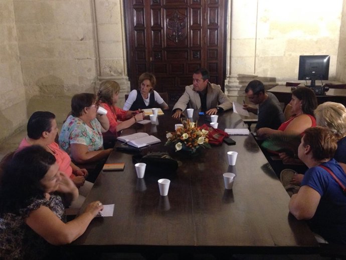 Reunión con la ayuda a domicilio.