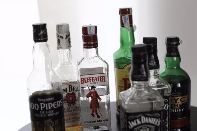 Recursos de alcohol, botellas, bebida 