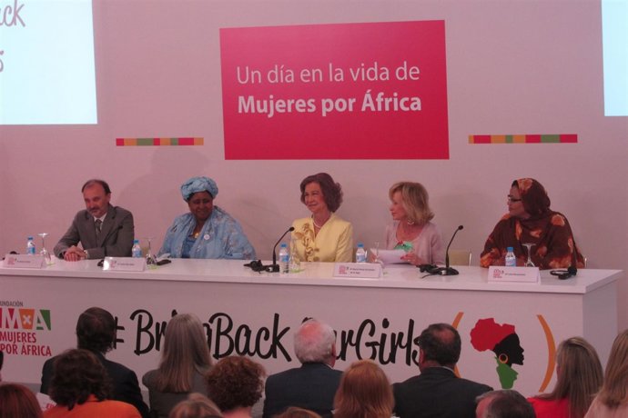 Reina Sofía y Fernández de la Vega en 'Mujeres por África'