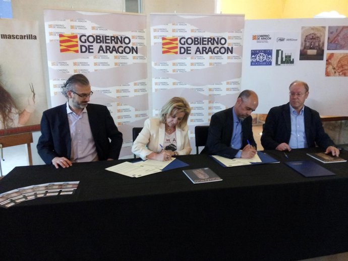 Firma del convenio de colaboración para recuperar las pinturas de Rasal