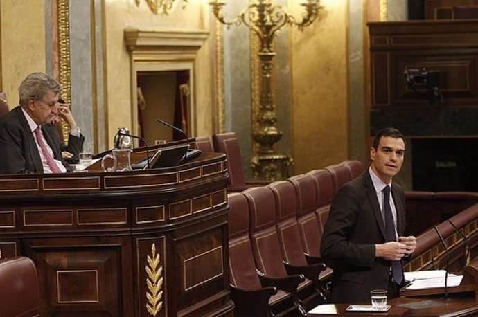 Diputado del PSOE, Pedro Sánchez, en la tribuna del Congreso