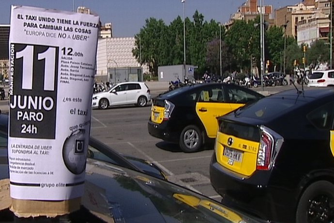 Taxistas barceloneses piden el cierre de Uber