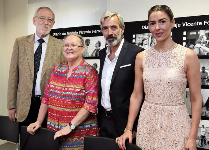 Irene Meritxell Imanol Arias inaugura exposición y participa Alejandro Sanz
