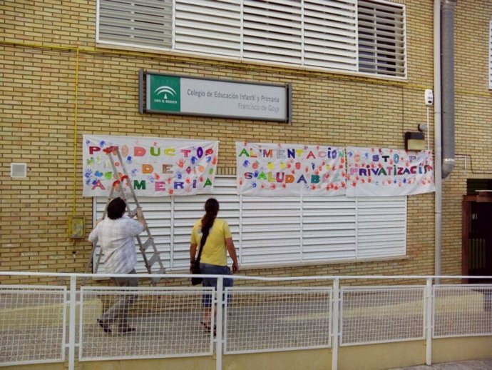 Pancartas reivindicativas elaboradas por alumnos en el CEIP Francisco de Goya