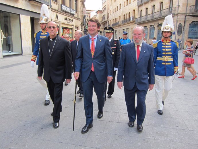 Carlos López (izq) y Pérez Millán con el alcalde, Alfonso Fenández Mañueco