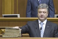 Poroshenko muestra su disposición a dialogar si los separatistas prorrusos acuerdan abandonar las armas
