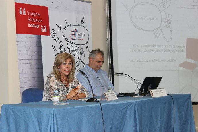 María José Borges y Carlos Barrabés durante la conferencia de empresarios.