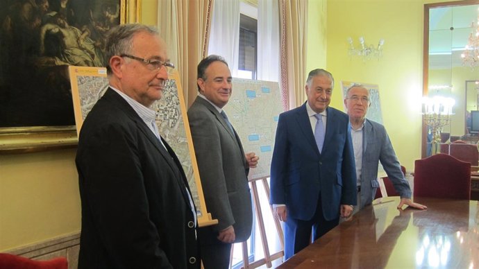 El presidente de la CHG, Manuel Romero, con el subdelegado en Huelva, Pérez Vigu