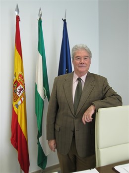 Luis Carreto, En Su Despacho