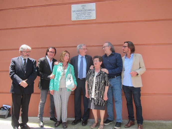 Xavier Trias, Joan Manuel Serrat, Joan Puigdollers y familiares de Escamilla