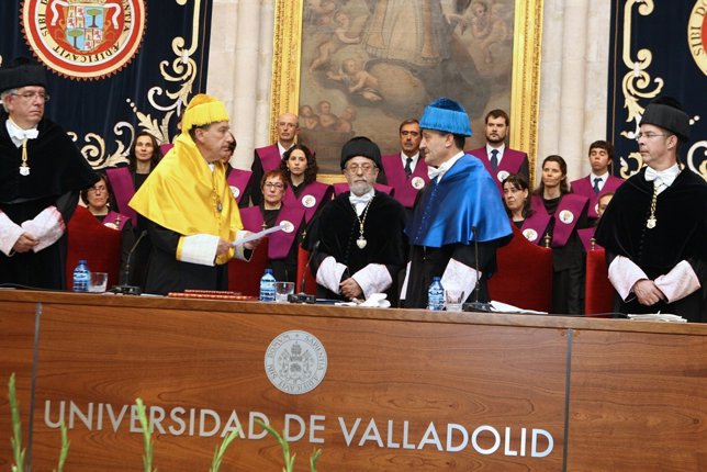 Daniel Miguel jura su cargo como rector ante Sacristán y Mateos