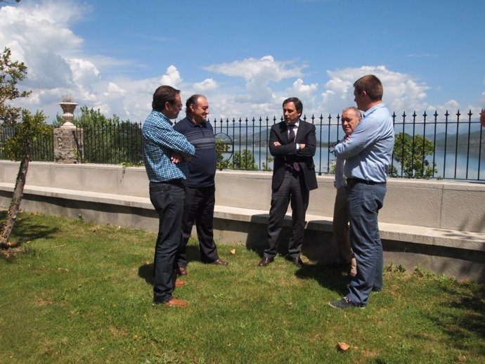 El presidente de la CHE mantiene un encuentro con representantes de ADELPA.