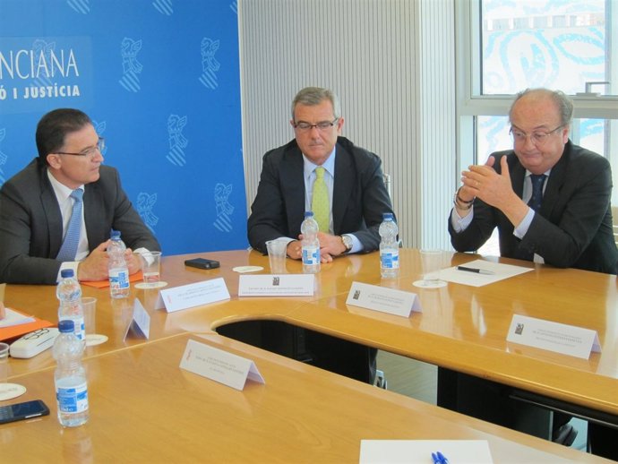 Castellano y Durán, en los extremos, durante la comisión técnica