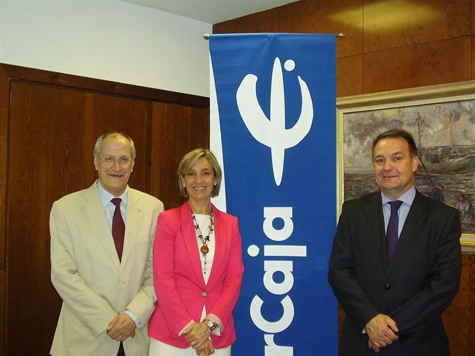 Ibercaja destina 6.000 euros a los cursos de Cruz Roja