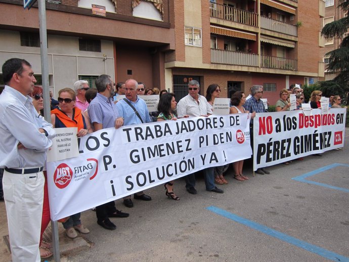 Los trabajadores de Pérez Giménez se concentran a diario ante el juzgado