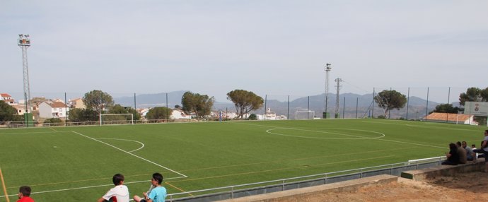 Imagen del nuevo campo de fútbol de césped artificial