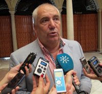 CCOO y UGT piden recuperar en su totalidad el poder adquisitivo de los funcionarios