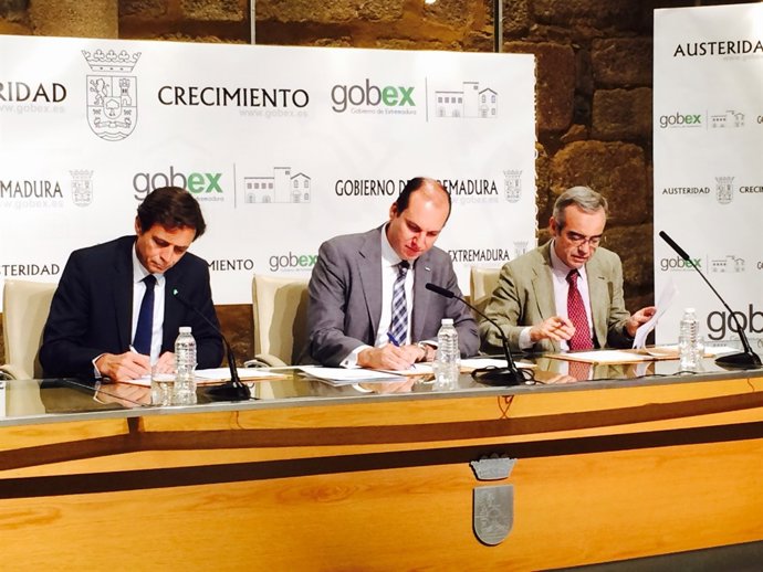 Firma convenio salud-opticos