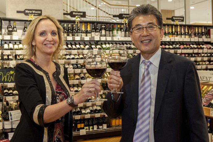 Carmen Casero with Mr Nakatani Carmen Casero meeting with Mr.  Nakatani, Preside