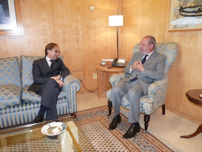 Villalobos con el embajador de Italia