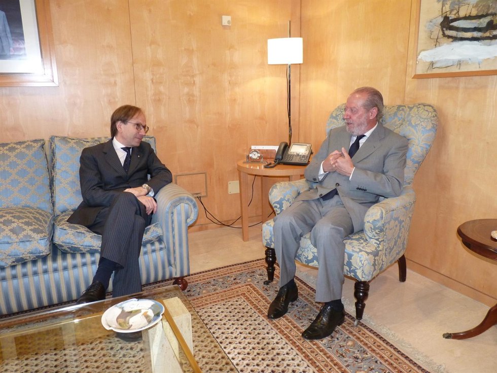 Villalobos con el embajador de Italia