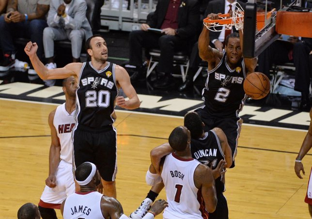 Leonard machaca el aro ante la mirada de Ginobili en el Heat-Spurs