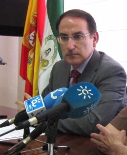 El presidente de la CEA Javier González de Lara