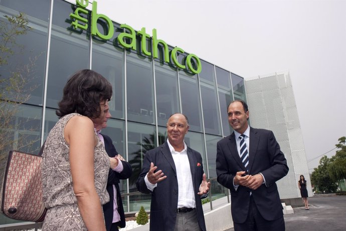 Inauguración de la remodelación de la sede de la empresa Bathco